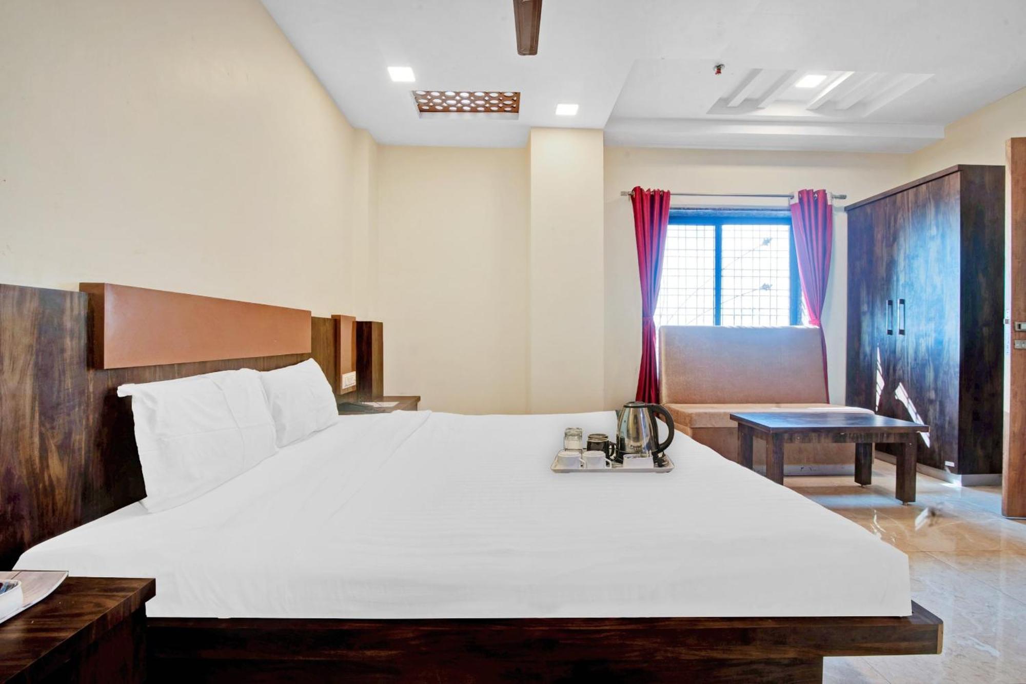 Townhouse 700 Hotel Krishna. Nagpur Exterior photo