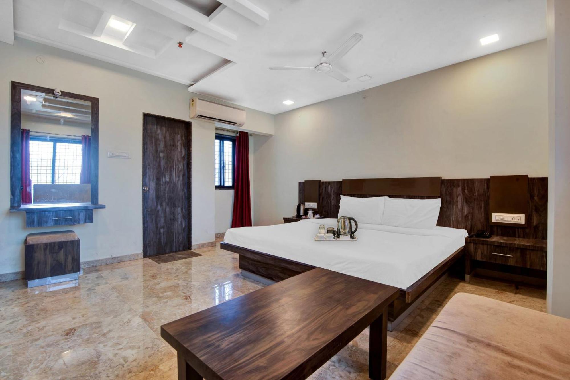 Townhouse 700 Hotel Krishna. Nagpur Exterior photo
